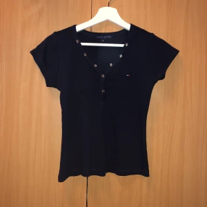  - Mörkblå Frakt tillkommer 39kr