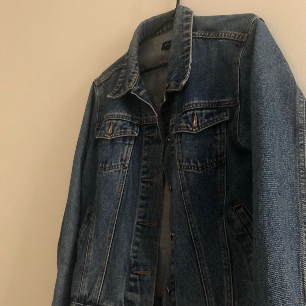 Skitsnygg oversized vintage jeansjacka, 300 och då står jag för frakten, passar alla kön. Möts upp i Sthlm för 250kr eller skickas för 300 . Jackor.