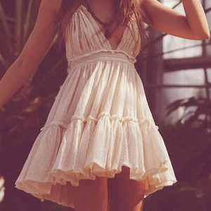  - Jättefin Bohemisk klänning från Free people i storlek XS/S men passar en M också.  Använd en gång tidigare bara så den är som ny.  Perfekt till student/midsommar!! 