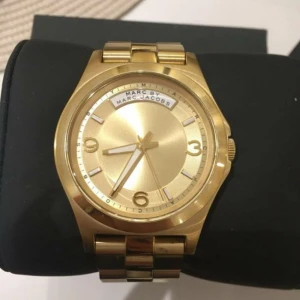  - Knappt använd. Original förpackning samt extralänkar medföljer ifall man vill göra den större eller mindre. Fungerande batteri. Modellen heter baby dave.  Inköpspris 3500:-