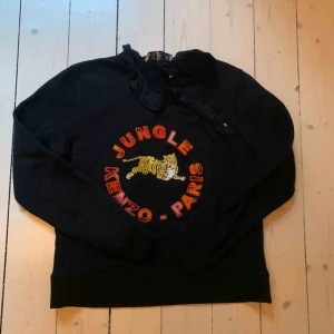  - Kenzo x HM mysigt hoodie. Härligaste,mjukaste materiellt 🌸 Strl M. Nyskick! Frakt 53kr.