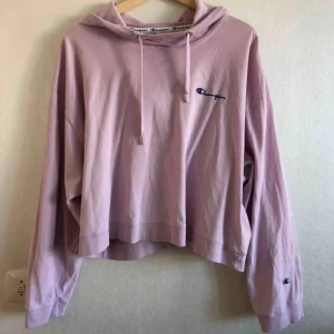  - Champion x weekday. Fint skick.