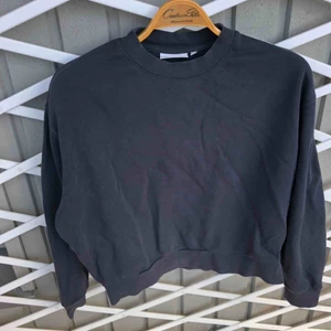  - Nice baströja!  Fin marinblå färg. Bra skick och enbart använd ett fåtal gånger.