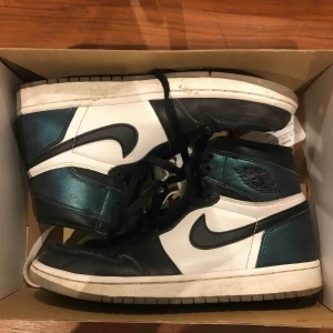 - Air Jordan 1 Retro High OG AS  “All Star Game / Chameleon”. Tvättas innan försäljning.