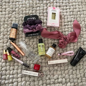  - 30kr/st obs måste minst köpa tre grejer. Gäller dessa grejer och de grejer som är på min andra annons med 50kr/st - Nagellacken är 2 för 30 Frakt tillkommer 63kr 