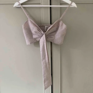  - Super fin sommartop från Nelly! För liten för mig tyvärr 