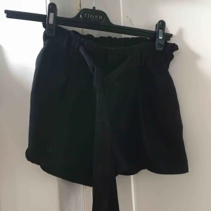  - Superfina svarta shorts, endast använda 2 gånger 🥰