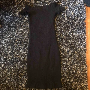  - Super skön och stretchig klänning från hm, använd 3-4 gånger, pris kan diskuteras vid snabb affär.