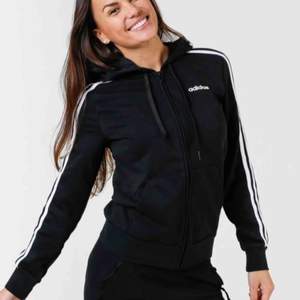 Adidas zip-hoodie, köpt för 549kr 
