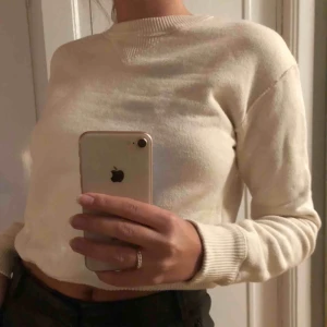  - Beige/naturfärgad collegetröja från H&M, snygg mudd, vintage stil