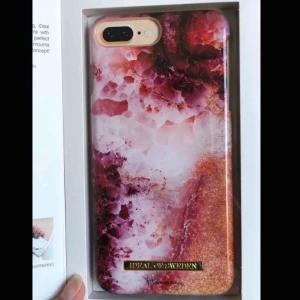  - • Helt nytt iDeal of sweden skal från Hanna Licious kollektion.   •Nypris 399kr • Passar iPhone 8/7/6/6s PLUS.  Säljer då jag beställde hem fel skal och ångerrätten gick ut. 