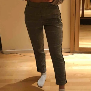  - Kostymbyxor från zara som aldrig använts❣️rensat min garderob och vill bara bli av med dessa därav det låga priset