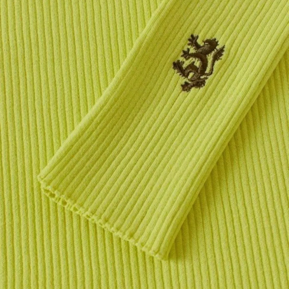 Neongul ribbad tröja från Pringle of Scotland × H&M.    Storlek M                                                                                Köparen står för frakt (59kr) . Tröjor & Koftor.
