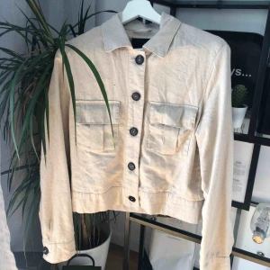  - Snygg vår/sommar jacka från new look. Använd typ 3 gånger. 100+ frakt