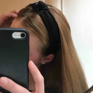  - Super snyggt skönt svart diadem som passar till allt. 