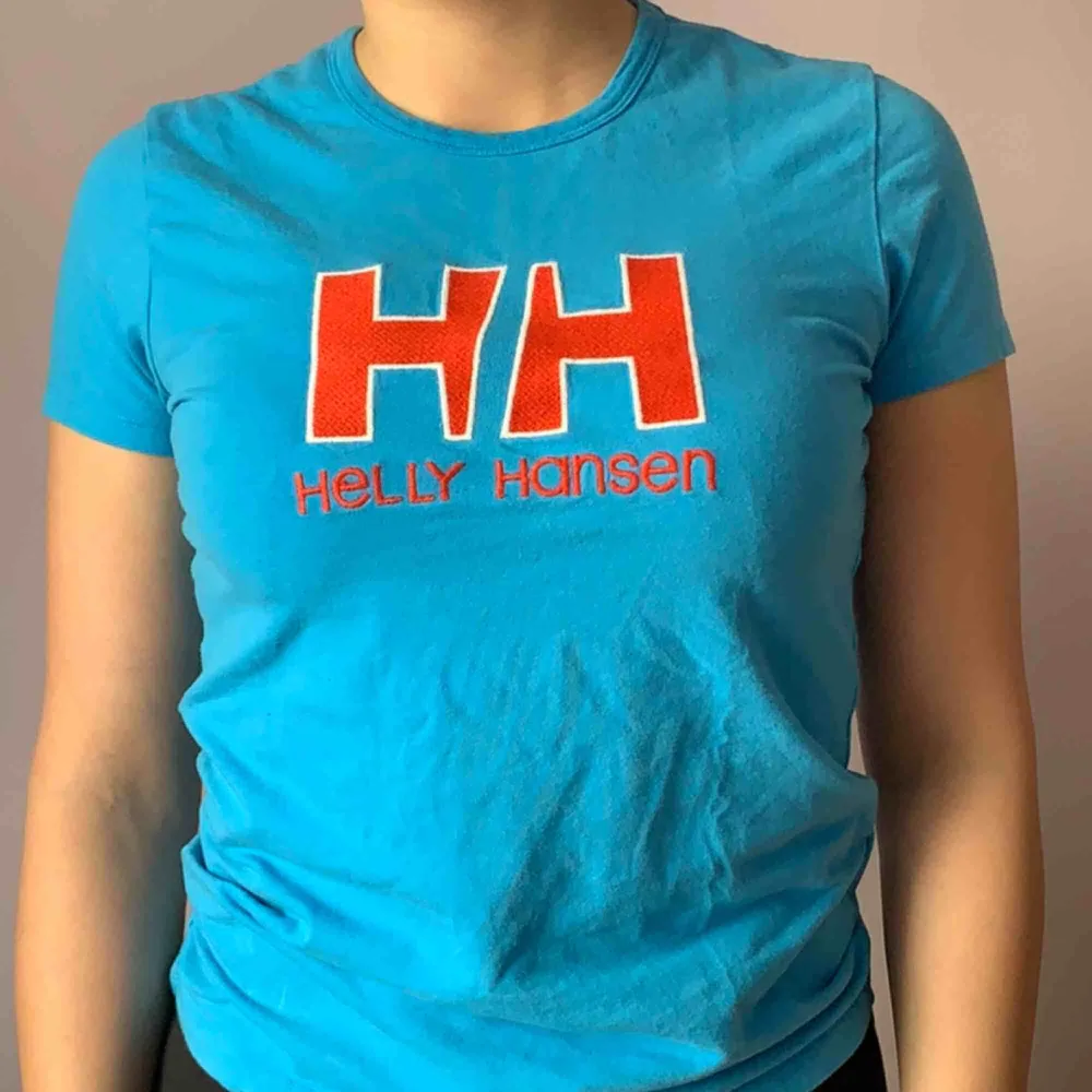 Klarblå fräsch 💙helly Hansen t-shirt🗣. T-shirts.