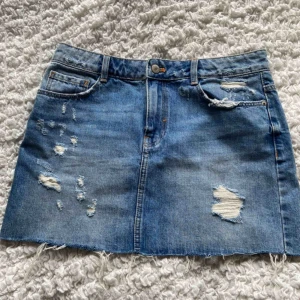  - Kjol från Zara, säljer för den är för stor för mig