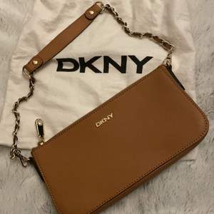 DKNY väska äkta