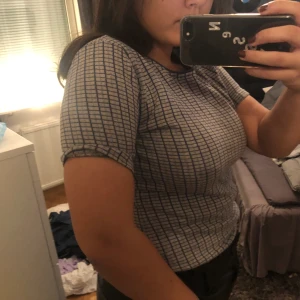 Snygg och unik tröja - Stickad topp köpt secondhand, så skön!