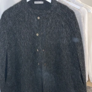 Poscho XS - Säljer ponscho i storlek XS. Den är oanvänd och köpt i Turkiet. Köparen står för frakten. 