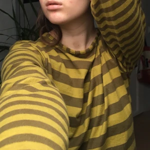 Randig tröja - Randig vintage tröja 🐝