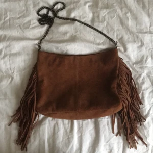 Mocka väska - Brun mocka väska från urban outfiters 