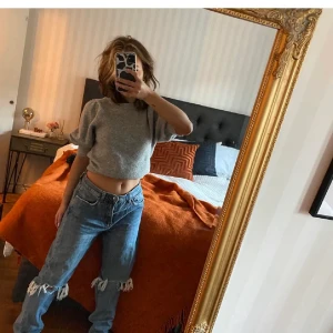 Jeans  - Säljer de här Jenssen som jag köpte på Plick men inye passade mig. Storlek 38 och är från Gina tricot