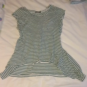  - Strl M. Längre bak och i sidorna. 