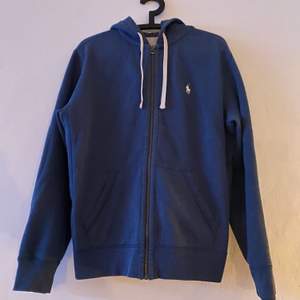 Ljusblå hoodie, nästan aldrig använd bud från 100kr 