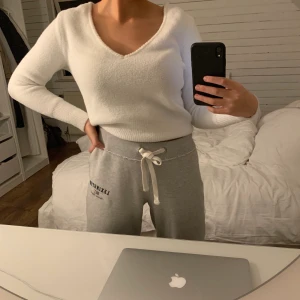 Vit tröja från zara  - Vit tröja från zara, i ”fluffmaterial”