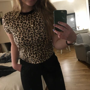 Leotopp  - Verkligen sötaste leotoppen 🤎 fint skick 