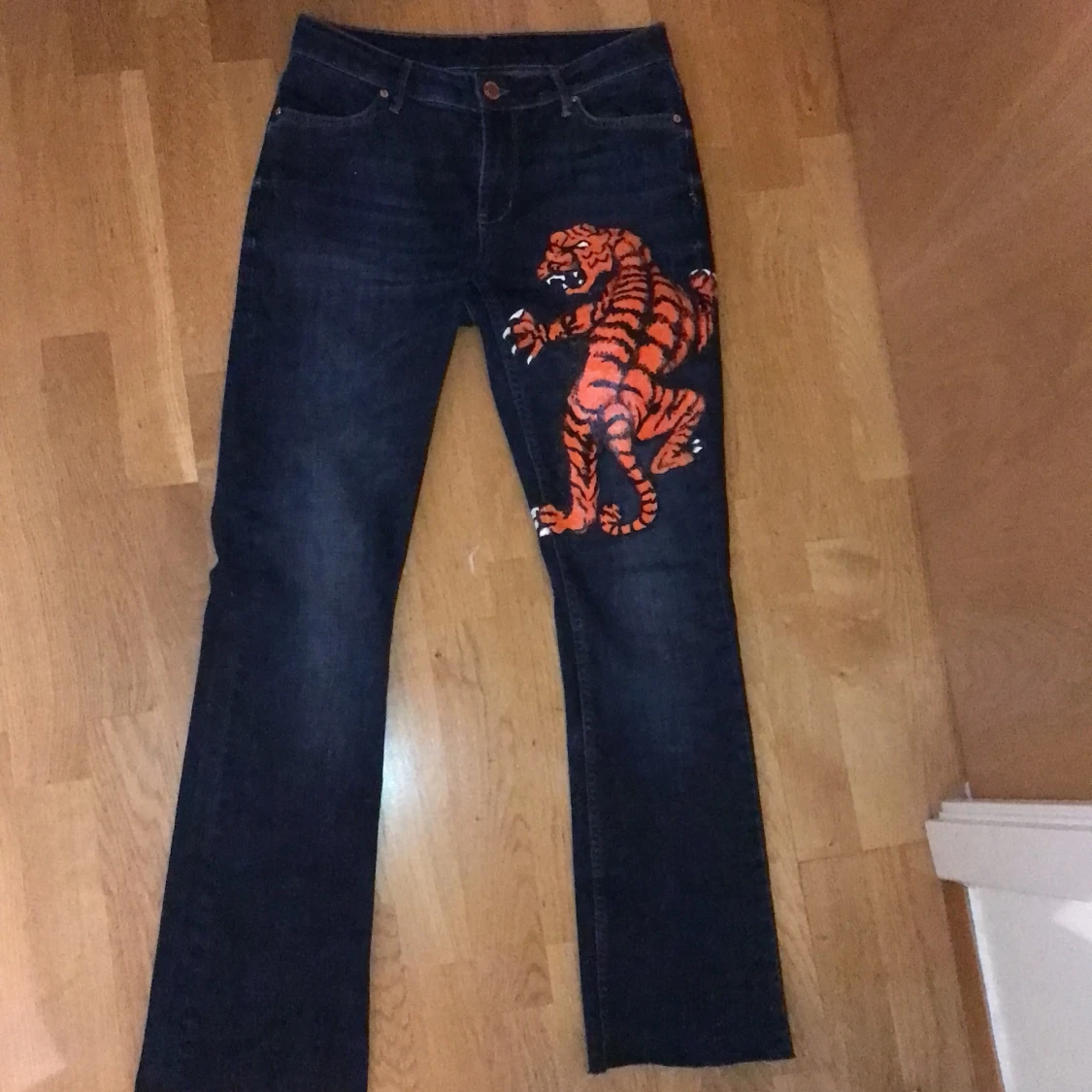 Lösa jeans med tiger målad - 91