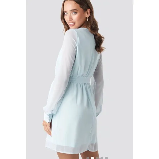 Säljer denna superfina ljusblå klänning från NAKD, den är endast testad, då den tyvärr var för stor för mig. Frakt ingår i priset 💙. Klänningar.