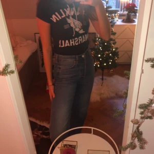 Franklin Marshall - En cool tröja med luva från Franklin Marshall! Bra kvalite dessutom! Knappt använt så väldigt bra skick! Köparen betalar frakt!