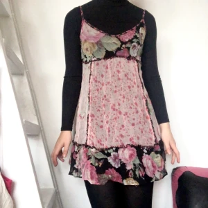 Nattlinne - Sötaste nattlinnet! Får en att känna sig som att man lever i en 1900-tals dröm. Kom privat vid intresse. Köpte betalar frakt 