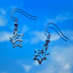 Stjärnörhängen - Silvriga stjärn örhängen🤍nickelfria🤍 tar endast swish🤍 
