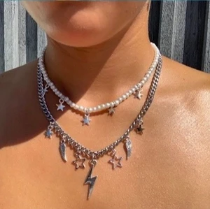 Pärlhalsband - Ett jättefint pärlhalsband som jag ääälskar väldigt mycket men inte fått så mycket användning av :( Är inte säker på om jag ska sälja men får se hur stort intresset blir. 