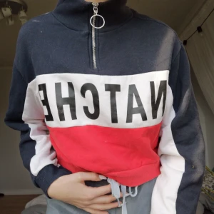 Sweatshirt  - Säljer en sweatshirt i mjukt matrial💕jätte fin och inte använd så inga skador. Frakt ingår inte men då du vissa intresse tar ja reda på en rimlig fraktsumma 💕