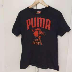Tshirt, lite sliten, från Puma i strl L.