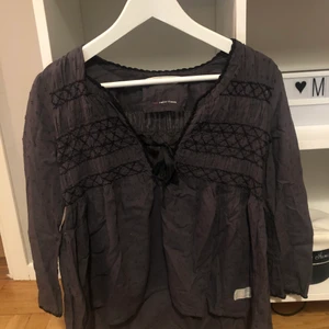Blus - Grå blus från Odd Molly🤍str XS men skulle mer säga S