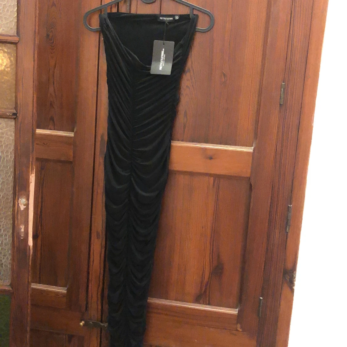 Prettylittlething figursydd klänning m prislapp - 91