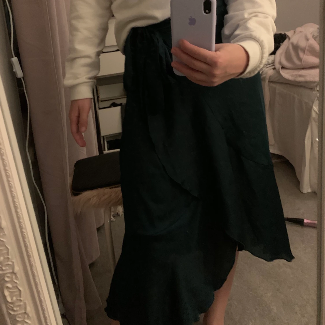 Mörkgrön satin kjol - 90