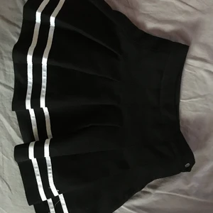 Punkig kjol - Kjol i gott skick och bra material.