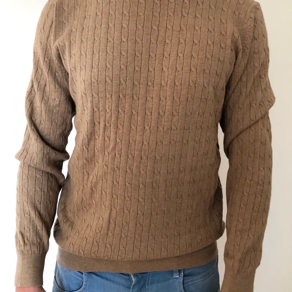 Långärmad beige tröja från Dressmann, aldrig använd. . Tröjor & Koftor.