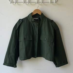 Zara cropped dark green military jacket. Size M. Excellent condition, never worn.