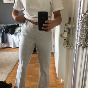 Tiger of Sweden kostymbyxor - Helt nya kostymbyxor från Tiger of Sweden i storlek 36💖 Aldrig använda, säljer då de inte kommer till användning💛 Jag är normalt en 36/S och är 170cm lång💘💘