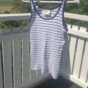 Randigt linne - Randigt linne från Gina Tricot av ekologisk bomull. Använd fåtal gånger 💞