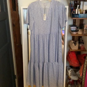 Klänning  - Helt ny i stl S 