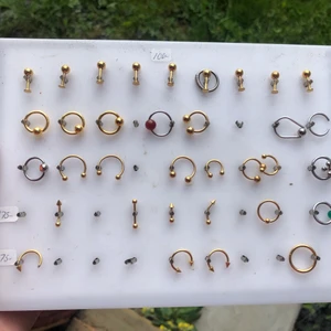  Smycken - Finns titan och stål. Välj blan olika färger och stolekar. Från företaget Laboro. Billigare bris😊 allt har olika pris, fråga gjärna