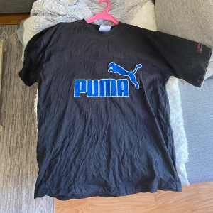 Puma tshirt - Säljer denna tröja i storlek L, frakt: 66kr hör av dig om du är intresserad💓💓 om många vill ha den blir det budgivning kram🥰
